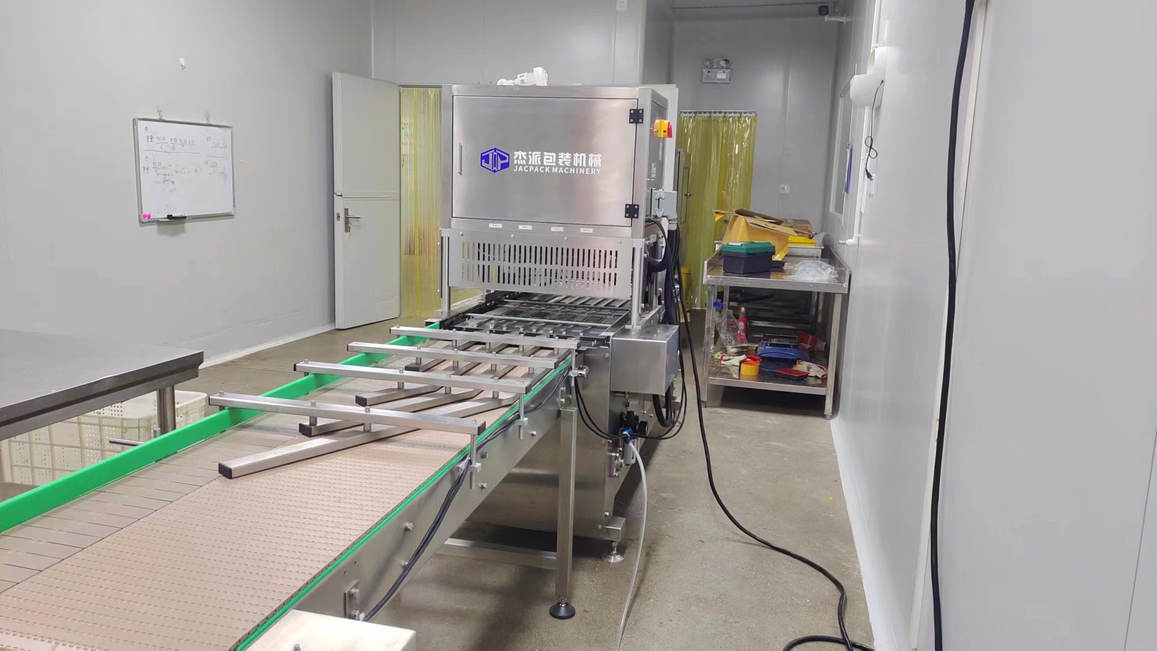 Ultimi blog aziendali su Il potenziamento dell'automazione: trasformazione e passo avanti nelle macchine di imballaggio automatiche